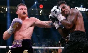 Canelo Alvarez batte Charlo ai punti