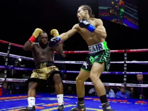 Adrien Broner sconfitto da Blair Cobbs