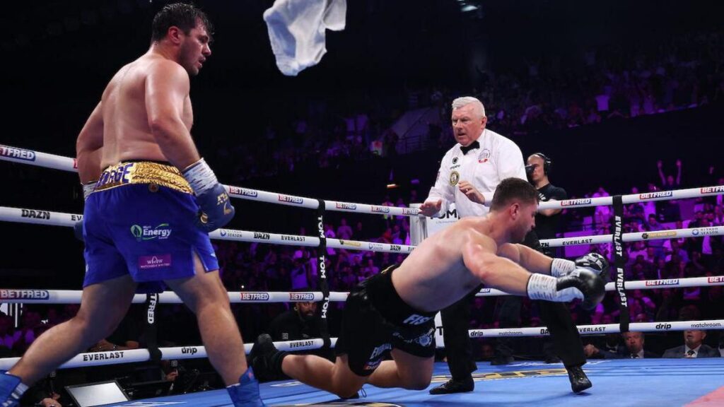 Remtach: Allen batte Fisher per TKO