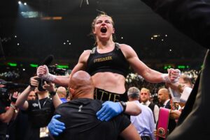 Katie Taylor super Amanda Serrano nella ttriologia
