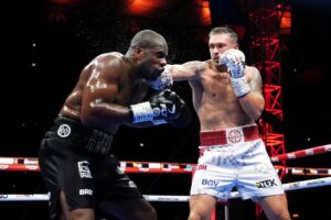 Usyk torna indiscusso: battuto Dubois per KO
