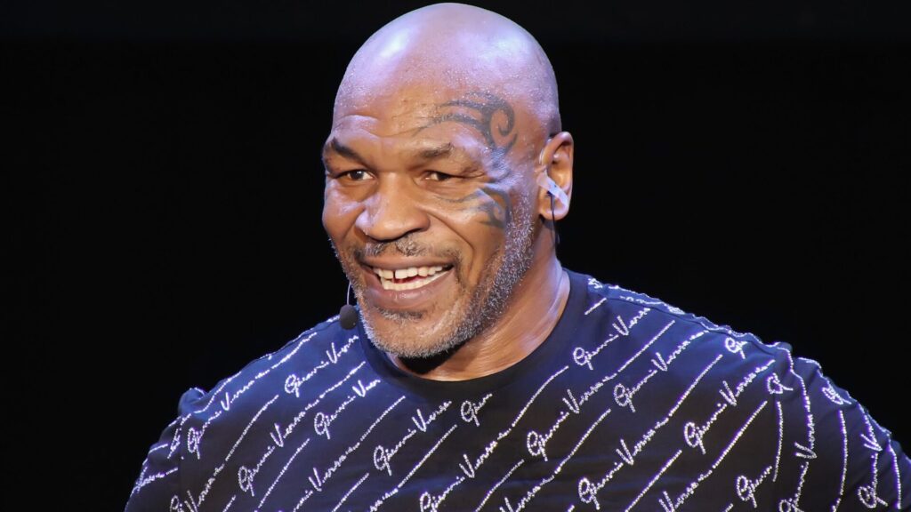 Mike Tyson svela il pronostico su Canelo Alvarez vs Terence Crawford