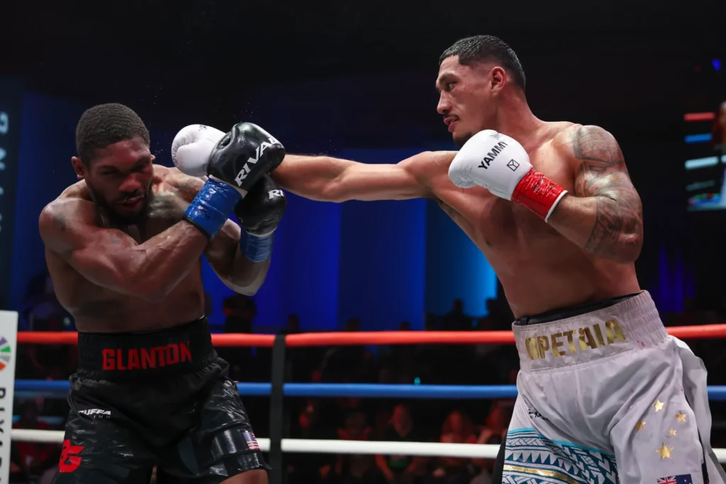 Opetaia batte Glanton nell'esrodio a Zuffa Boxing