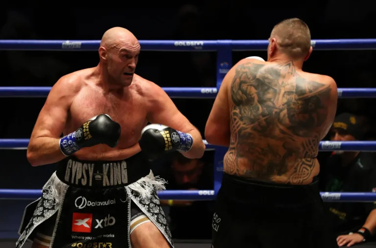 Fury super Wach per TKO