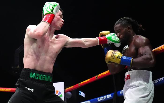 McKenna batte Etinosa Oliha ed è campione IBF dei pesi medi
