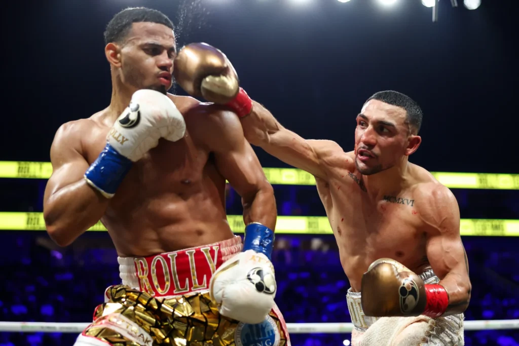 Teofimo Lopez batte Rolly Romero